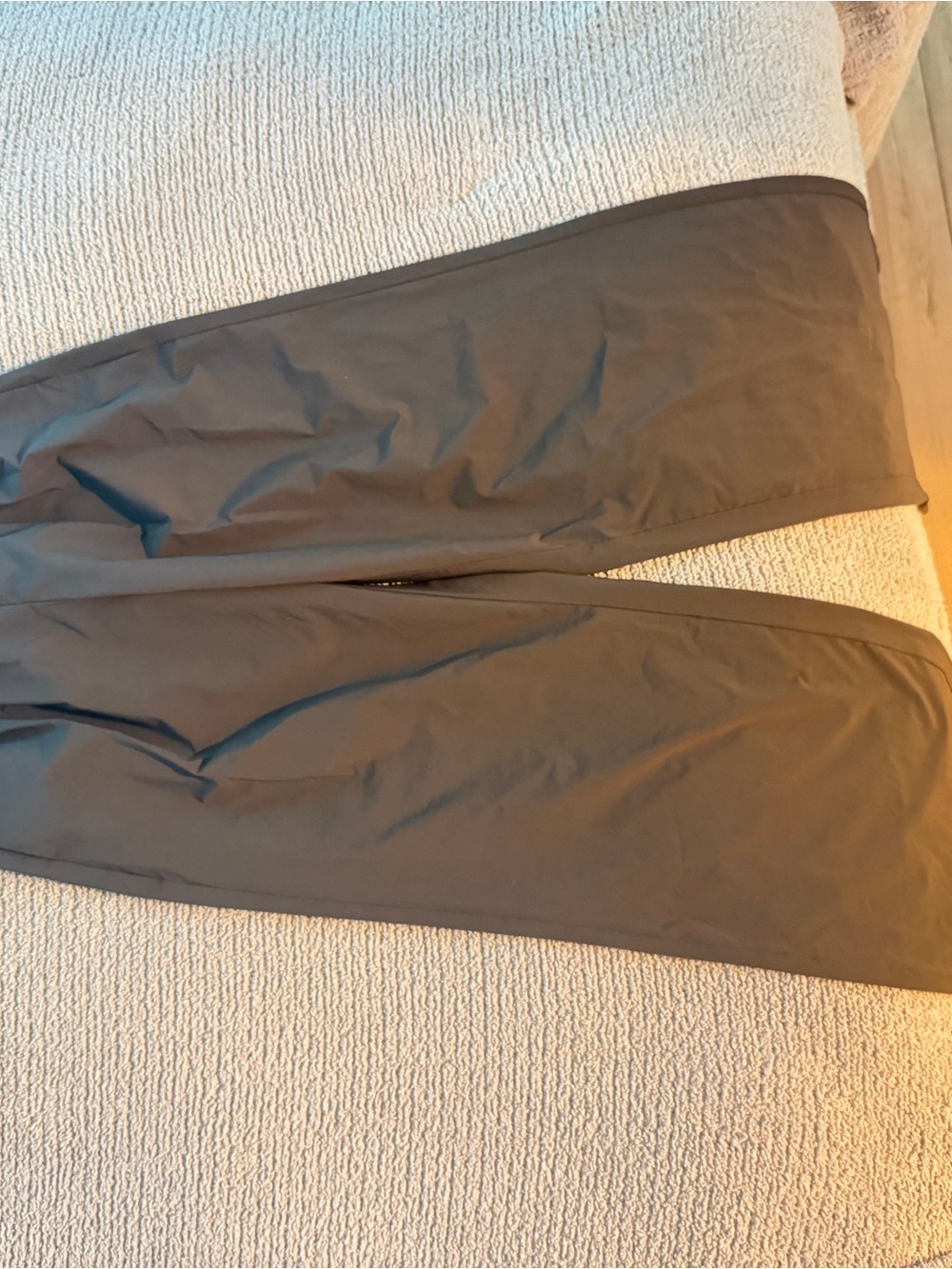 ALO Yoga Women's Wide-Leg trousers in Dark Brown - Picture 2 of 3